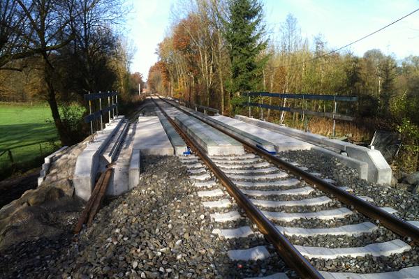 neue Brücke auf km 1,9 am 8.11.2014, Foto: Graßl