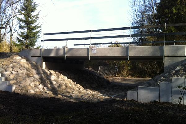 neue Brücke auf km 1,9 am 8.11.2014, Foto: Graßl