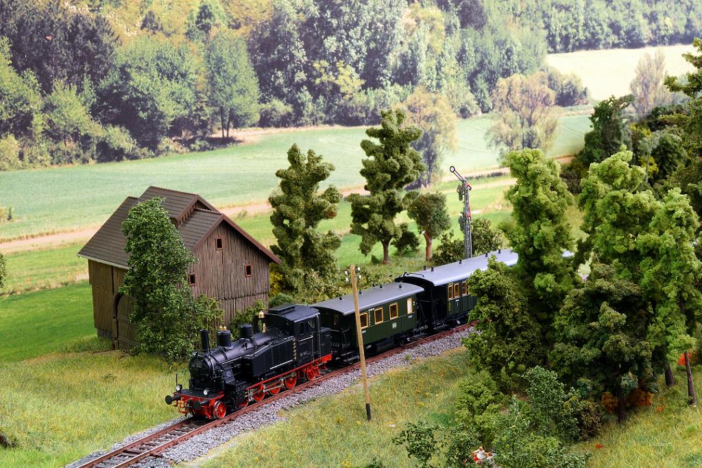 98 1802 mit Personenzug, Foto: tokaalex, mit freundlicher Genehmigung